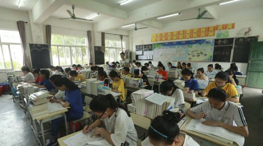 回流生冲刺补习班是否可以接收基础差的学生？