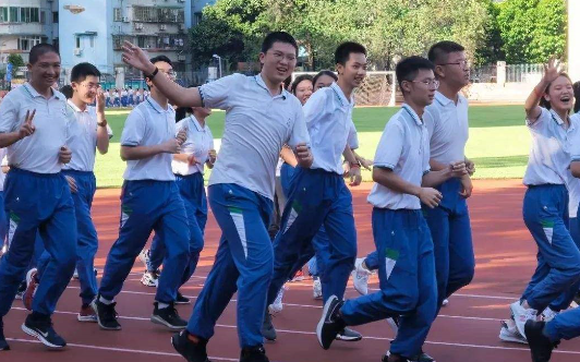 回流生冲刺补习班是否要求全天上课？