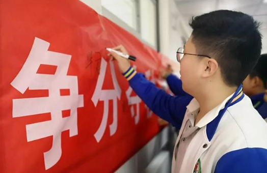 回流生中考是要求去哪里报名？