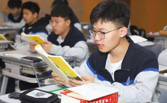 回流生中考报名需要提供哪些信息？